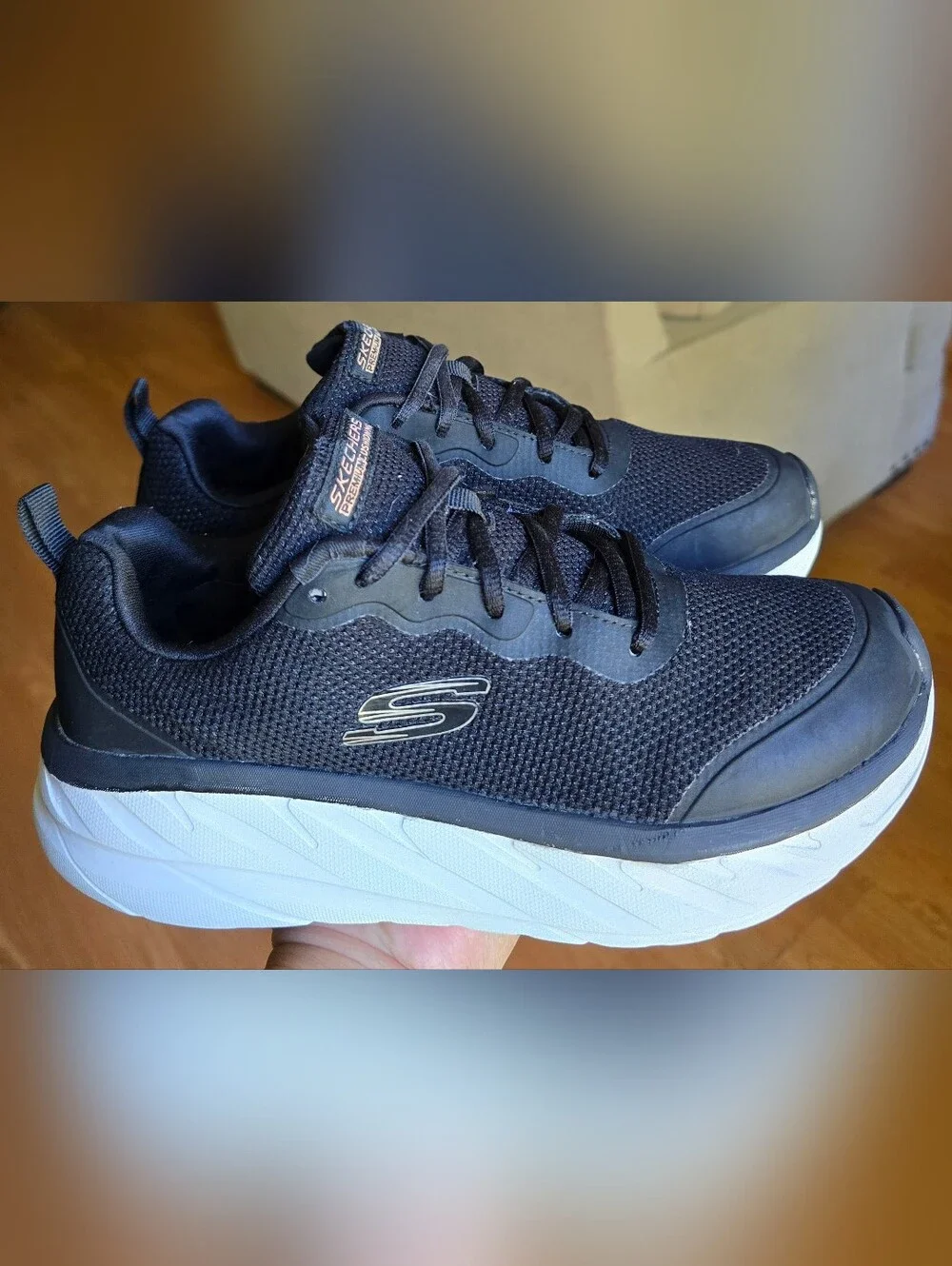 SZ 7.5 Women's SKECHERS D'LUX ULTRA Premium Cushioning 'Black'